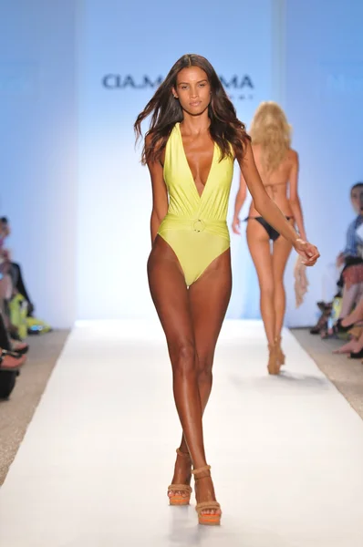 MIAMI - JULY 17: Model walking runway at the Cia Maritima Collection for Spring, Summer 2012 during Mercedes-Benz Swim Fashion Week on July 17, 2011 in Miami, FL — Stock Photo, Image