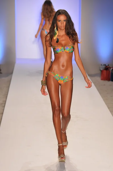 MIAMI - JULY 17: Model walking runway at the Luli Fama Collection for Spring, Summer 2012 during Mercedes-Benz Swim Fashion Week on July 17, 2011 in Miami, FL — Stock Photo, Image