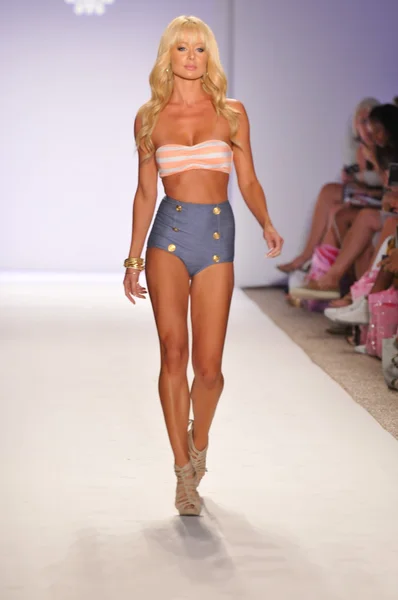 MIAMI - JULY 18: Model walking runway at the Have Faith Collection for Spring, Summer 2012 during Mercedes-Benz Swim Fashion Week on July 18, 2011 in Miami, FL — Stock Photo, Image