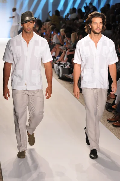 MIAMI - JULY 18: Model walks runway at the Nicolita Collection for Spring, Summer 2012 during Mercedes-Benz Swim Fashion Week on July 18, 2011 in Miami, FL — Stock Photo, Image