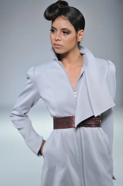 Los Angeles - March 11: A model walks the runway at the Gregorio Sanchez Fall 2013 fashion show during STYLE Fashion Week at Vibiana Cathedral on March 11, 2013 in Los Angeles, CA — Stock Photo, Image