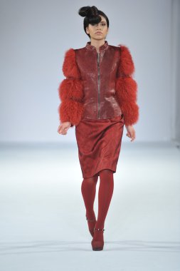 Los angeles - 11 Mart: bir model yürür pist gregorio sanchez 2013 Güz moda şovunda tarzı moda haftası sırasında vibiana Katedrali'nde 11 Mart 2013 yılında los angeles, ca