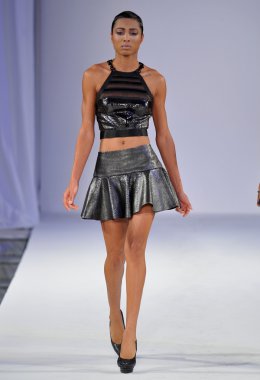 Los angeles - 15 Mart: bir modeli pist yürür brian ' Hearns'e..... sonbahar kış 2013 defilede tarzı moda haftası sırasında vibiana Katedrali üzerinde 15 Mart 2013 yılında los angeles, ca