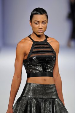 Los angeles - 15 Mart: bir modeli pist yürür brian ' Hearns'e..... sonbahar kış 2013 defilede tarzı moda haftası sırasında vibiana Katedrali üzerinde 15 Mart 2013 yılında los angeles, ca