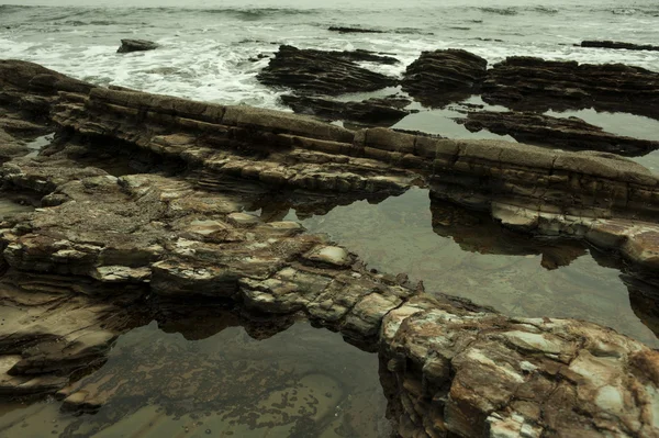 Hory a lávové pole na pobřeží palos verdes, ca — Stock fotografie