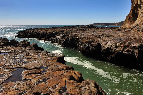 Bergen en lava veld op kustlijn van palos verdes, ca — Stockfoto