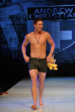 Los angeles - 12 Mart: andrew Hıristiyan sonbahar kış 2013 moda pist show proje ethos moda olay sırasında bir erkek model yürür club avalon üzerinde 12 Mart 2013 yılında los angeles, ca