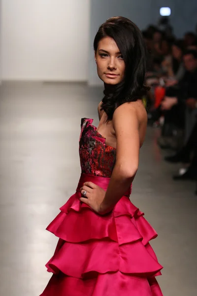 NEW YORK - FEBRUARY 13: A Model walks runway for Diana Simaan show at Pier 59 during Nolcha Fashion Week on February 13, 2013 in New York City — Stock Photo, Image