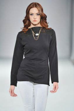 Los angeles - 14 Mart: ünlüler yürüyüş pist linden la style moda haftasında vibiana Katedrali'nde üzerinde 14 Mart 2013 yılında los angeles, ca