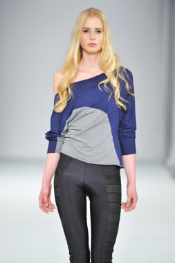Los angeles - 14 Mart: ünlüler yürüyüş pist linden la style moda haftasında vibiana Katedrali'nde üzerinde 14 Mart 2013 yılında los angeles, ca