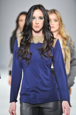 Los angeles - 14 Mart: ünlüler yürüyüş pist linden la style moda haftasında vibiana Katedrali'nde üzerinde 14 Mart 2013 yılında los angeles, ca