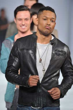 Los angeles - 14 Mart: bir model pist finale madisonpark tarzı moda haftası sırasında toplu vibiana Katedrali, 14 Mart 2013 yılında los angeles, üzerinde yürümek ca