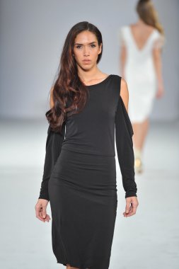 Los angeles - 13 Mart: model pia pist yürür gladys tarzı moda haftasında perey vibiana katedral üzerinde 13 Mart 2013 yılında los angeles, ca