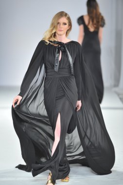 Los angeles - 13 Mart: model pia pist yürür gladys tarzı moda haftasında perey vibiana katedral üzerinde 13 Mart 2013 yılında los angeles, ca