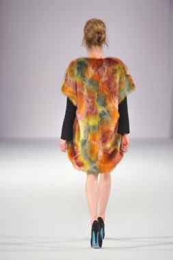 Los angeles - 15 Mart: manken yürümek roxanne pist nikki stil moda haftası sırasında vibiana katedral üzerinde 15 Mart 2013 yılında los angeles, ca.