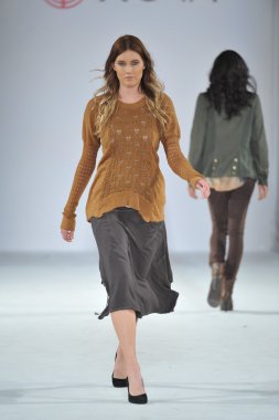 Los angeles - 12 Mart: model xcvi pist yürüyüş tarzı moda haftasında vibiana Katedrali, 12 Mart 2013 yılında los angeles, ca