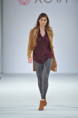 Los angeles - 12 Mart: model xcvi pist yürüyüş tarzı moda haftasında vibiana Katedrali, 12 Mart 2013 yılında los angeles, ca