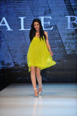 Los angeles - 12 Mart: halle bob gösteri proje ethos moda olay sırasında bir model yürür pist üzerinde 12 Mart 2013 yılında los angeles, avalon club ca