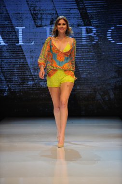 Los angeles - 12 Mart: model yürür pist halle bob Show'da proje ethos moda olay sırasında kulüp avalon üzerinde 12 Mart 2013 yılında los angeles, ca