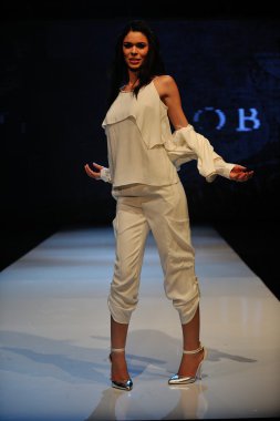 Los angeles - 12 Mart: model yürür pist halle bob Show'da proje ethos moda olay sırasında kulüp avalon üzerinde 12 Mart 2013 yılında los angeles, ca