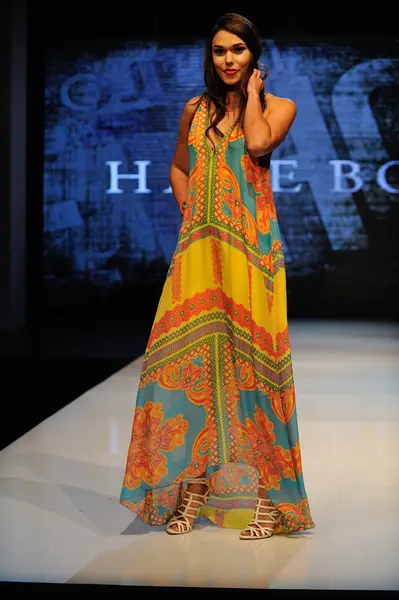 Los Angeles - March 12: A model walks runway at Halle Bob show during Project Ethos Fashion event at club Avalon on March 12, 2013 in Los Angeles, CA — Stock Photo, Image