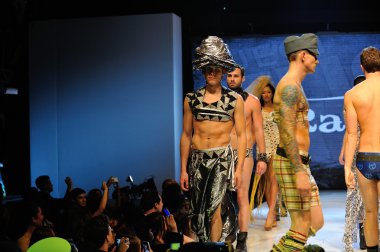 Los angeles - 12 Mart: model yürür pist traver yağmurlar Show'da proje ethos moda olay sırasında kulüp avalon üzerinde 12 Mart 2013 yılında los angeles, ca