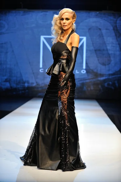 Los angeles - 12 Mart: model yürür pist michael costello gösteri proje ethos moda olay sırasında kulüp avalon üzerinde 12 Mart 2013 yılında los angeles, ca