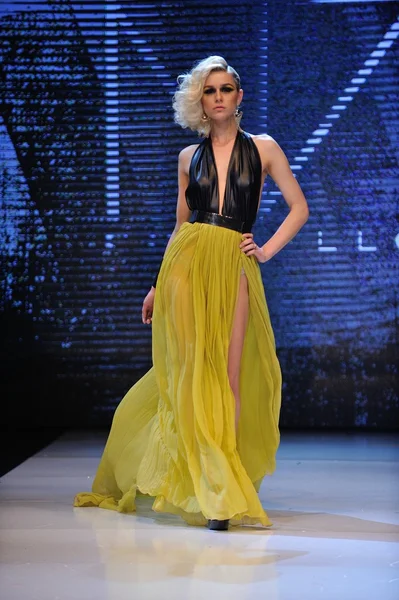 Los angeles - 12 Mart: bir model yürüyüş pist michael costello gösteri proje ethos moda olay sırasında kulüp avalon üzerinde 12 Mart 2013 yılında los angeles, ca