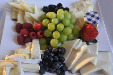 farklı lezzetli aperatifler ve şarap için peynir