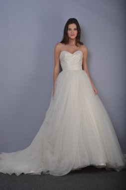 New york - 22 Nisan: bir model anne mavna gelin sunu için pier 92, ny Gelin Moda Haftası 22 Nisan 2013 tarihinde new York'ta poz