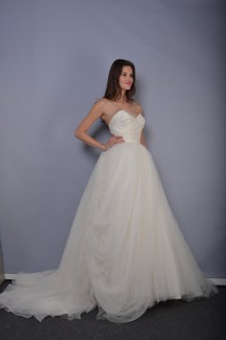 New york - 22 Nisan: bir model anne mavna gelin sunu için pier 92, ny Gelin Moda Haftası 22 Nisan 2013 tarihinde new York'ta poz