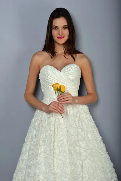 New york - április 22-én: egy modellt jelentő anne uszály menyasszonyi bemutató mólón 92 ny esküvői divat héten április 22-én 2013-ra a new york City — Stock Fotó