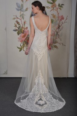 New york - 22 Nisan: claire pettibone gelin sunum pier 92 22 Nisan 2013 tarihinde uluslararası Gelin Moda Haftası new york City için bir model teşkil etmektedir
