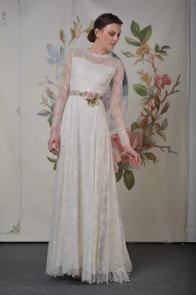 NEW YORK - APRIL 22: A Model poses for Claire Pettibone bridal presentation at Pier 92 during International Bridal Fashion Week on April 22, 2013 in New York City — Stock Photo, Image