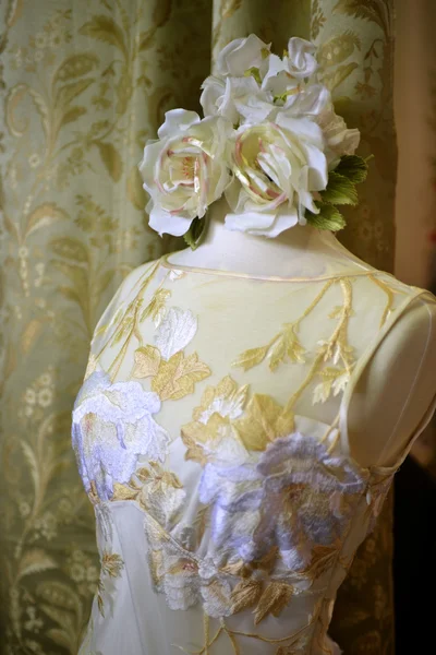 NEW YORK - APRIL 22: A Bridal dress on mannequin for Claire Pettibone bridal presentation at Pier 92 during International Bridal Fashion Week on April 22, 2013 in New York City — Stock Photo, Image