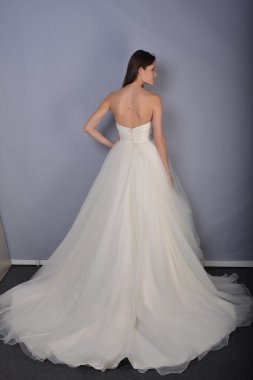 New york - 22 Nisan: bir model anne mavna gelin sunu için pier 92, ny Gelin Moda Haftası 22 Nisan 2013 tarihinde new York'ta poz