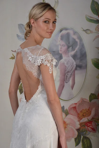 NEW YORK - APRIL 22: A Model poses for Claire Pettibone bridal presentation at Pier 92 during International Bridal Fashion Week on April 22, 2013 in New York City — Stock Photo, Image