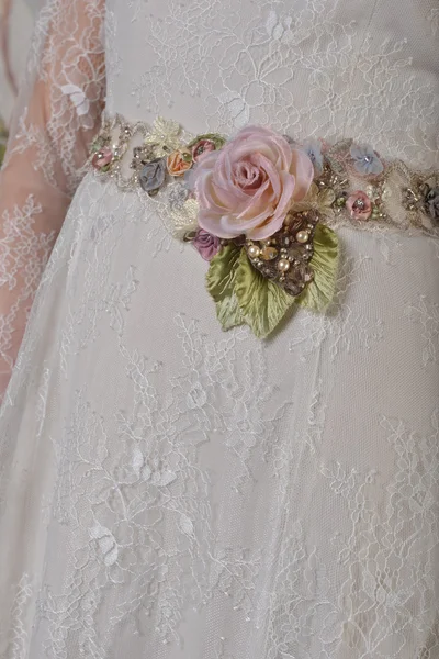 NEW YORK - APRIL 22: A Model poses for Claire Pettibone bridal presentation at Pier 92 during International Bridal Fashion Week on April 22, 2013 in New York City — Stock Photo, Image