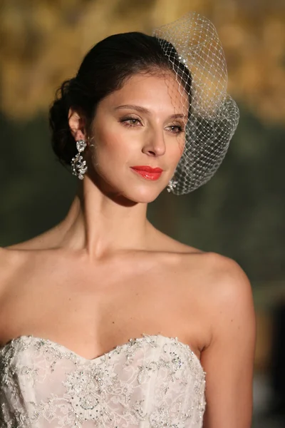 New york - április 21: a modell séta kifutópálya a anne uszály bridalshow a londoni szállodában menyasszonyi divat héten április 21-én 2013-ra a new york City — Stock Fotó
