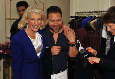 New York - 16 Mayıs: Tasarımcı Alvin Valley (C) ve Alvin Vadisi moda gövde gösterisi ve kokteyl partide konukları 111 Doğu 61 Street, New York, Ny 16 Mayıs 2013 tarihinde New York'ta