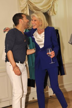 New York - 16 Mayıs: Tasarımcı Alvin Valley (L) ve Alvin Vadisi moda gövde gösterisi ve kokteyl partide konukları 111 Doğu 61 Street, New York, Ny 16 Mayıs 2013 tarihinde New York'ta