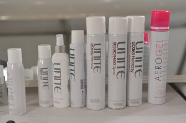 kozmetik ürünleri de agua di lara 2014 koleksiyonu kuliste mercedes-benz sırasında yüzmek moda haftası göstermek için