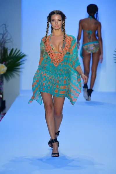 Model walks runway at the Agua Di Lara Collection for 2014 during Mercedes-Benz Swim Fashion Week — Stock Photo, Image