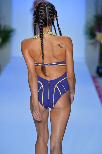 Model walks runway at the Agua Di Lara Collection for 2014 during Mercedes-Benz Swim Fashion Week — Stock Photo, Image