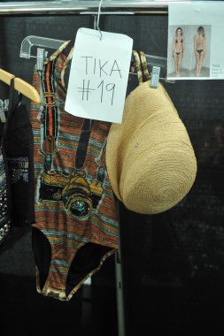 sahne arkası için genel görünümü ve agua bendita koleksiyon ilkbahar - yaz 2014 için moda aksesuarları