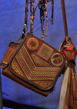 Tasarım çanta ve aksesuarları kuliste agua bendita koleksiyonu