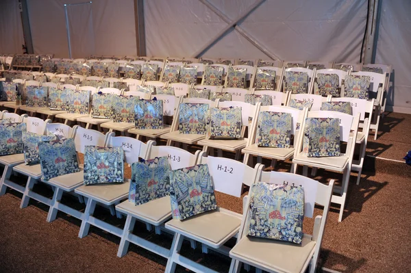 General view to rows and gift bags at the Agua Bendita Collection for Spring - Summer 2014 — Stock Photo, Image
