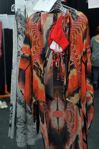 Sahne arkası için genel görünümü ve agua bendita koleksiyon ilkbahar - yaz 2014 için moda aksesuarları — Stok fotoğraf