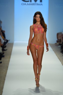 CIA maritima koleksiyon ilkbahar - yaz 2014 için pist model yürür