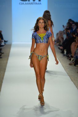 CIA maritima koleksiyon ilkbahar - yaz 2014 için pist model yürür